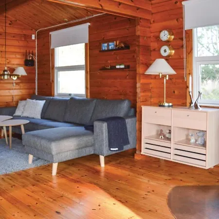 Three-bedroom Holiday In Saby *