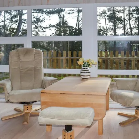 Three-bedroom Holiday In Saby *